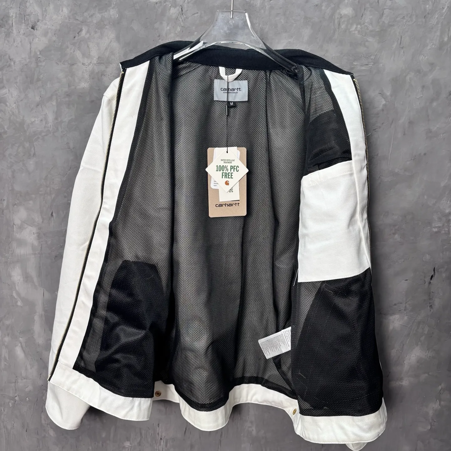 Main recommendation 📝05336# 153 Correct version·Seven-color lining mesh thin jacket 💥 Carhartt WIP Carhartt Detroit Retro Canvas heavy work jacket 🌈Color: Brown Purple White Black Petrol Blue Smoke Gray Size: S-XL Carhartt, founded in San Francisco, USA, is a clothing brand in the industrial era of the United States. It mainly produces work pants and work jackets. It is one of the suppliers of military clothing for the US military. To this day, Carhartt is still a street fashion brand with popularity and brand charm. If you talk about work wear-style clothing, you have to think of Carhartt. Carhartt is famous for manufacturing high-quality workwear with excellent quality, comfort and durability. Its products are mostly made of high-grade fabric materials and are suitable for all kinds of extremely harsh working environments.